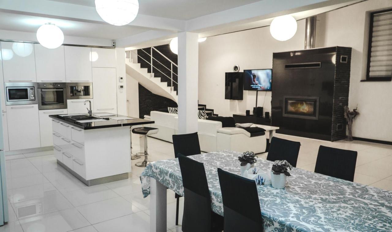 Villa Vila Carolina Apulum Alba Iulia Exterior foto